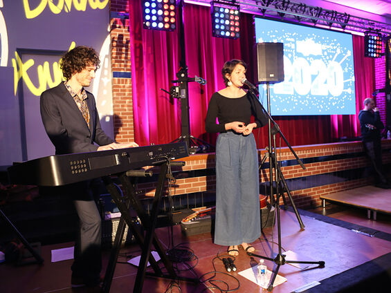 Le groupe "Duo Latino" proposant un accueil musical aux rythmes de bossa nova et latin jazz.
