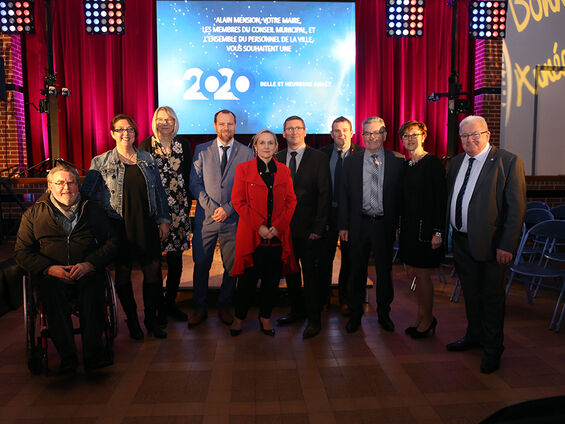 Photo de M. le Maire et de Mme Skotarek, 1ère adjointe, accompagnés d'une délégation du Conseil Municipal.